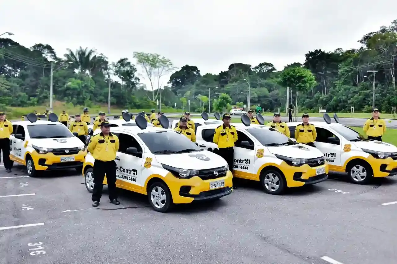Equipe e-Control em atendimento profissional de controle de pragas